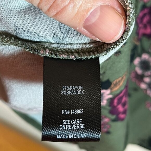 Torrid Olive Green Floral Challis Button Top - Picture 4 of 4